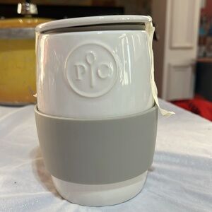 Pampered Chef CERAMIC EGG COOKER 2 cup Up to 4 Eggs No boil-over Lid w/vent hole